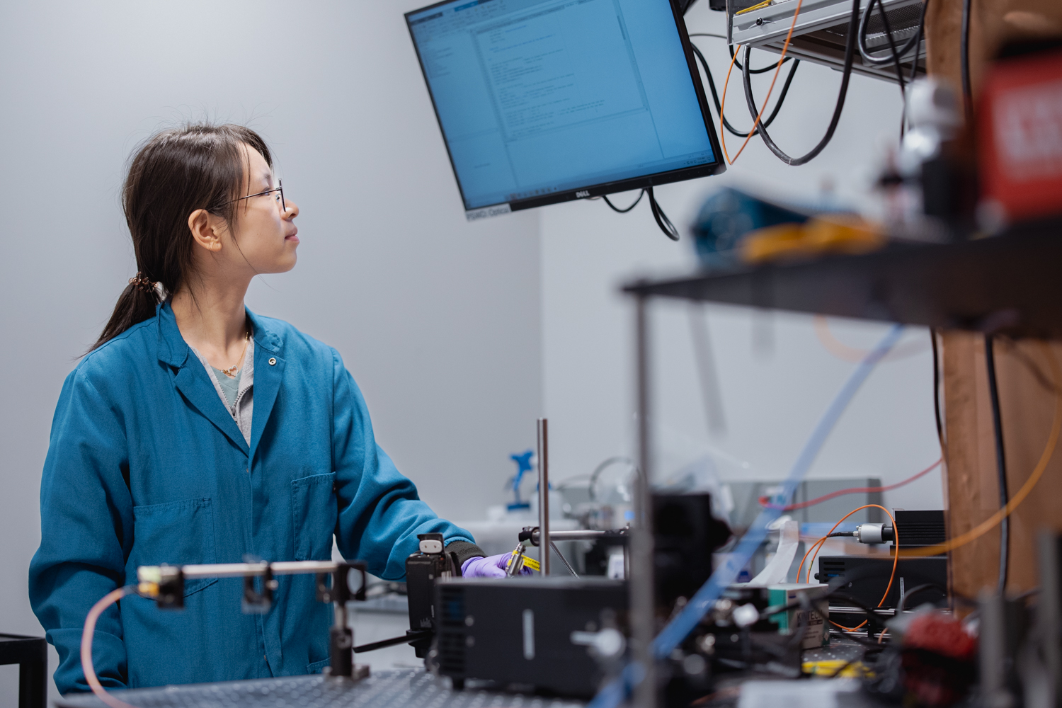 Graduate Student Sa Cai performs an experiment in the Hong lab at Wu Tsai Neuro