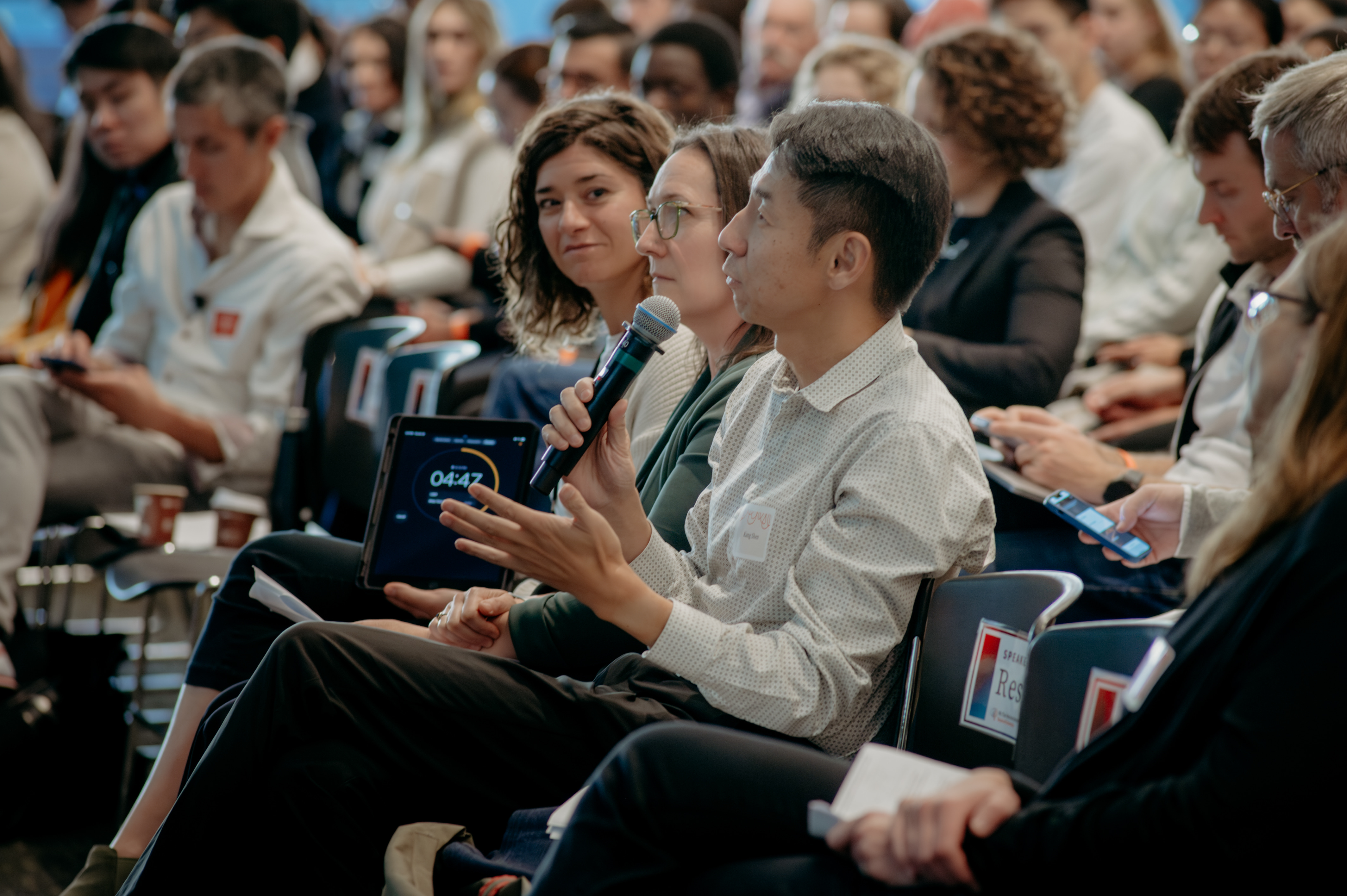 Kang Shen asks a question from the audience.