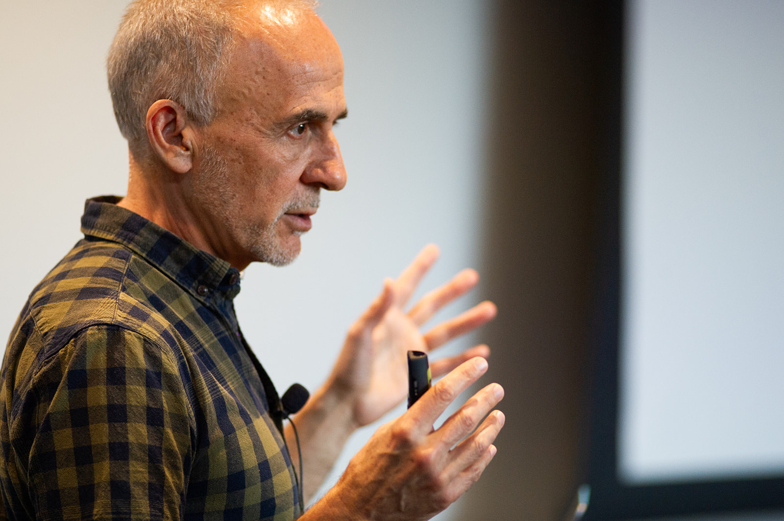 E.J. Chichilnisky speaks at the Stanford Center for Neural Data Science Symposium.