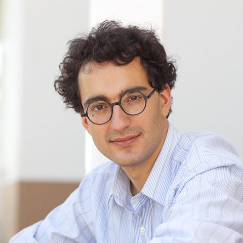 Headshot of Simon Dedeo, Professor at Carnegie Mellon University
