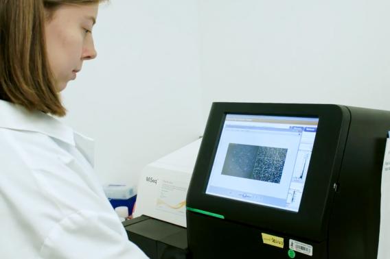 Julia Belk of the Jaiswal Lab. Image by Devin Powel. 